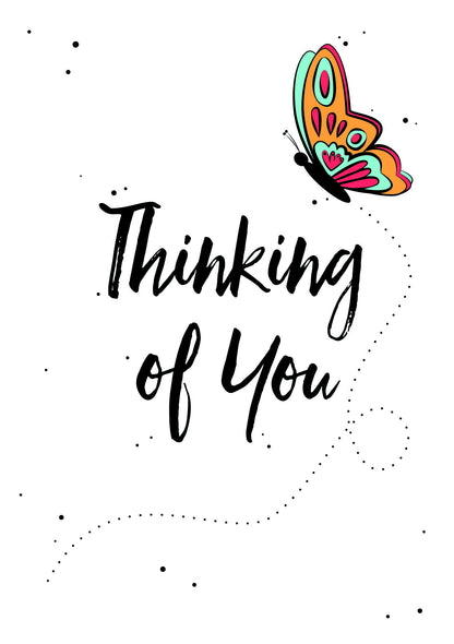 Op deze wenskaart staat de tekst: "Thinking of you" met een vlinder erboven.