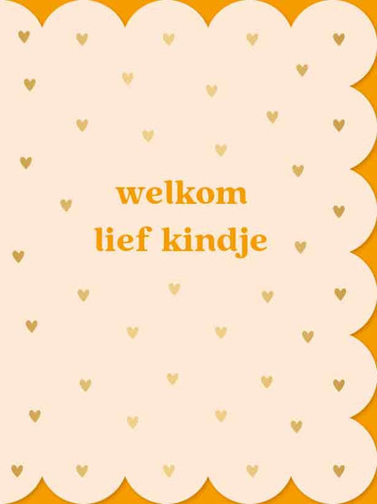 Op deze wenskaart staan kleine gouden hartjes op een beige achtergrond, met in het midden de tekst: "Welkom lief kindje".