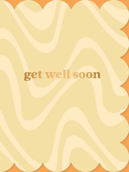 Op deze wenskaart staan lijnen in twee kleuren beige, met in het midden de tekst: "Get well soon". 