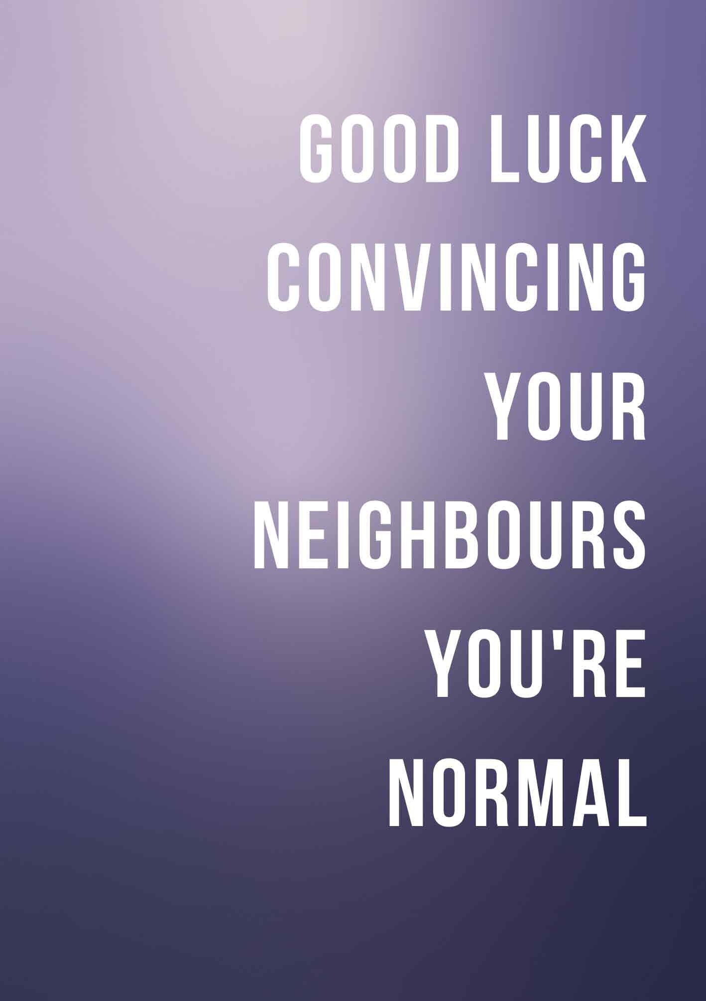 Op deze wenskaart staat de tekst: "Good luch convincing your neighbours you're normal" op een paarse achtergrond.