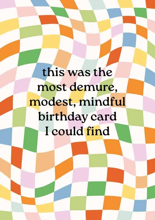 Op deze wenskaart staat de tekst: "This was the most demure, modest, mindfull birthday card I could find" met op de achtergrond vakken in diverse kleuren die lijken te bewegen.