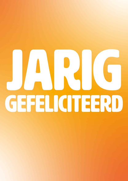 Op deze wenskaart staat de tekst: "Jarig gefeliciteerd" op een oranje / gele achtergrond.