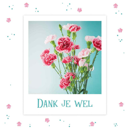 Op deze wenskaart staan roze bloemen met daaronder de tekst: "Dank je wel".