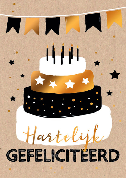 Op deze wenskaart staat een vierlaagse taart met daarboven slingers. In de illustratie staat de tekst: "Hartelijk gefeliciteerd".