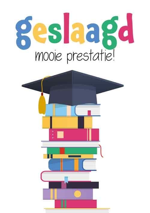 Op deze wenskaart staat een stapel boeken met een afstudeerhoedje bovenop en daarboven de tekst: "Geslaagd mooie prestatie!".