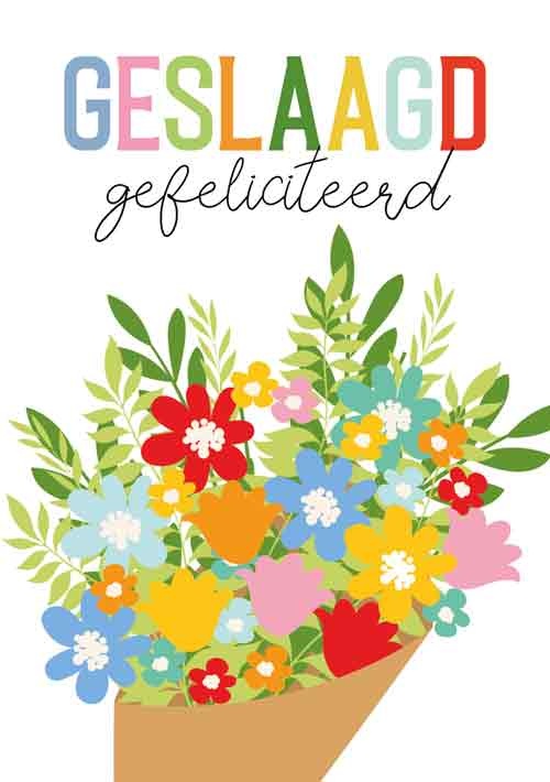 Op deze wenskaart staat een bloemenboeket met daarbove de tekst: "Geslaagd gefeliciteerd".
