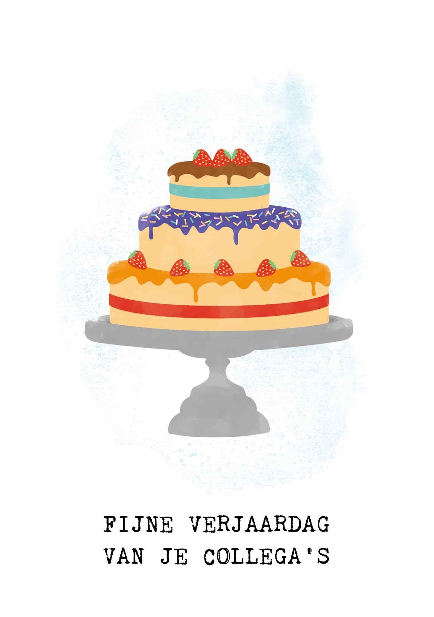 Op deze wenskaart staat een drielaagse taart met aarbeien erop. Onder de taart staat de tekst: "Fijne verjaardag van je collega's".