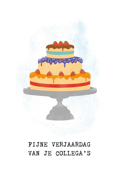 Op deze wenskaart staat een drielaagse taart met aarbeien erop. Onder de taart staat de tekst: "Fijne verjaardag van je collega's".