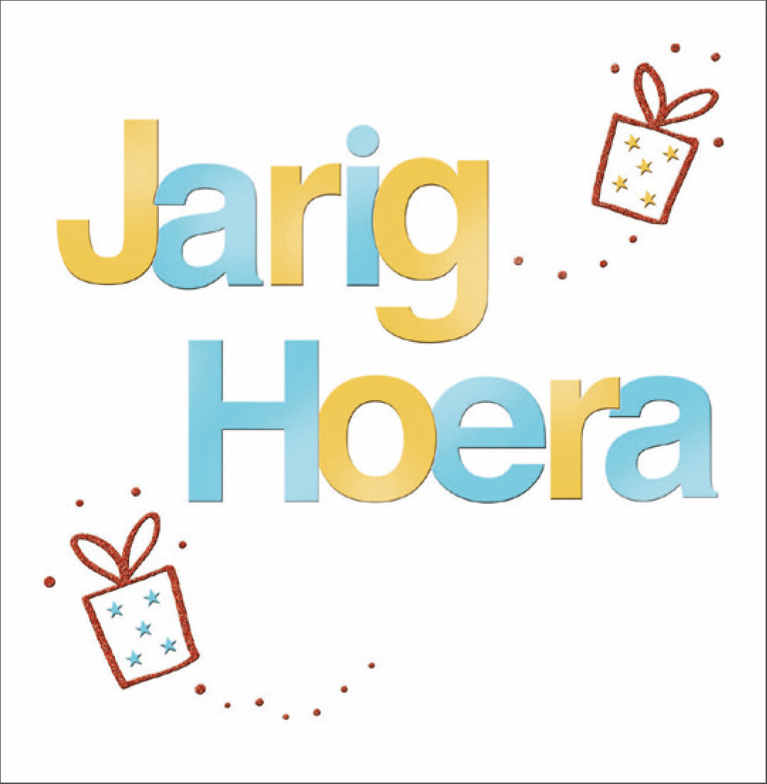 Op deze wenskaart staat de tekst: "Jarig hoera" met twee cadeautjes.